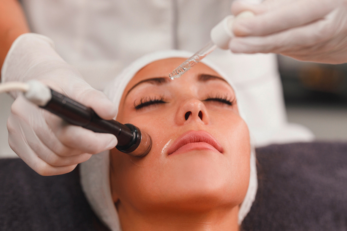 Shot,Of,A,Beautiful,Young,Woman,On,A,Facial,Mesotherapy